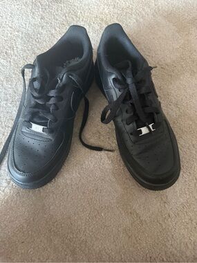 Nike Black Low-Top Leather Sneakers
